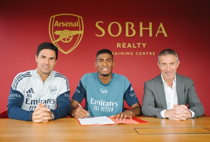 Arsenal-sign-Valencia-defender-Mosquera-in-13m-deal