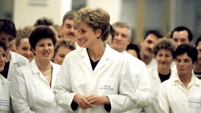 The coat had been expected to fetch between £800 and £1,200, but went for £4,500