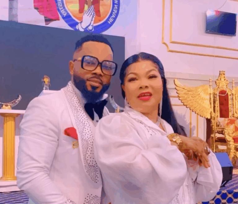 Agradaa reunites with family after release from prison [Video]