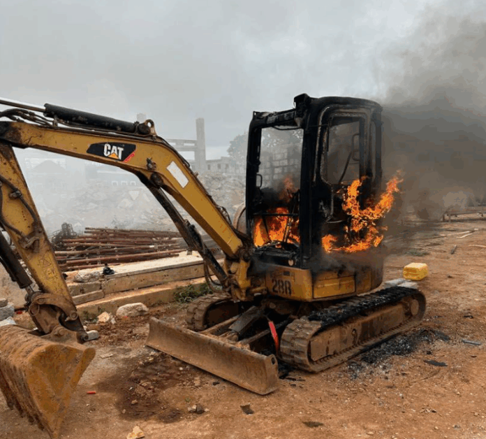 image_2025-074 excavators burst into flames at Trassaco Paatang-14_170615628