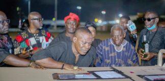 Okatakyie Nana Anim I (middle) with family members and sympathisers receiving the remains of Nana Gyan-Apenteng at the Kotoka International Airport
