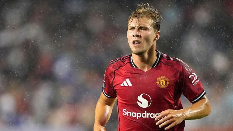 Hojlund ‘could have done with help’ in Man Utd attack