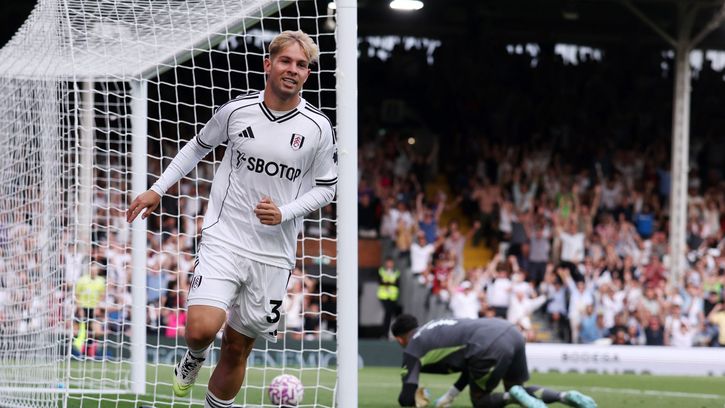 Frustrated United held at Fulham as Fernandes misses penalty
