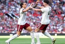 Arsenal hold on to beat Man Utd after Bayindir error