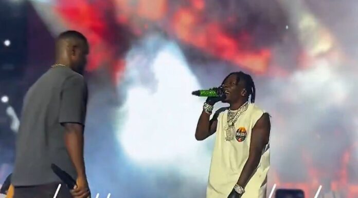 Moment Shatta Wale joined Sarkodie on stage