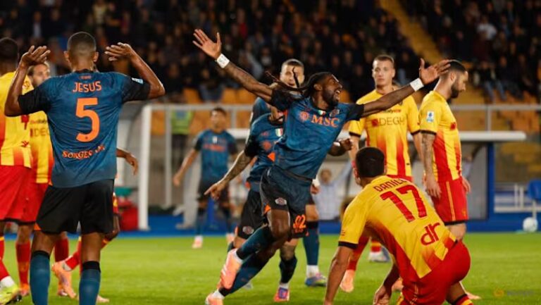 Napoli edge out Lecce to move three points clear