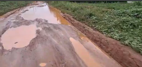 Residents of Atta ne Atta and surrounding communities cry over deplorable roads