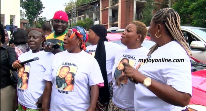 Supporters-of-Akosua-Serwaa-787x424