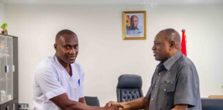 Labour Minister rewards nurse Abdul-Latif with GH₵5,000