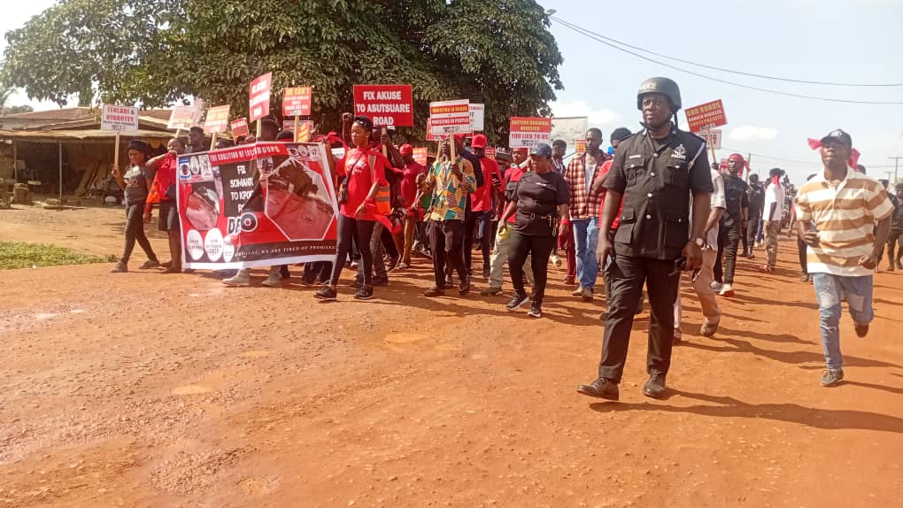 Krobo residents protest deplorable Somanya–Kpong road [Photos]
