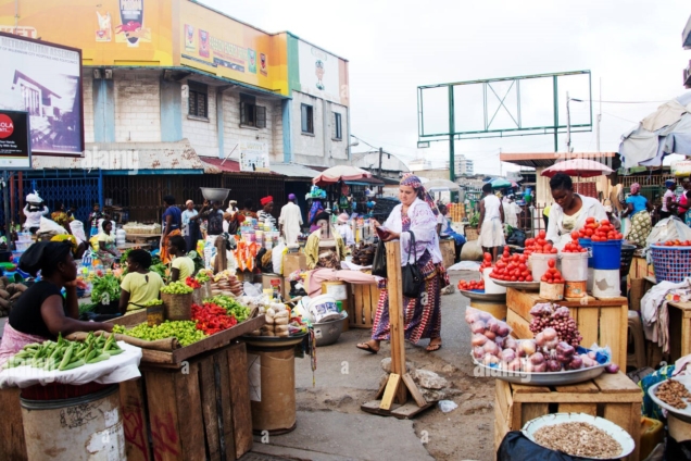 market-in-accra-ghana-KFN65D-636x424