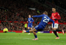 Man Utd beaten by 10-man Everton after Gueye clashes with team-mate Keane