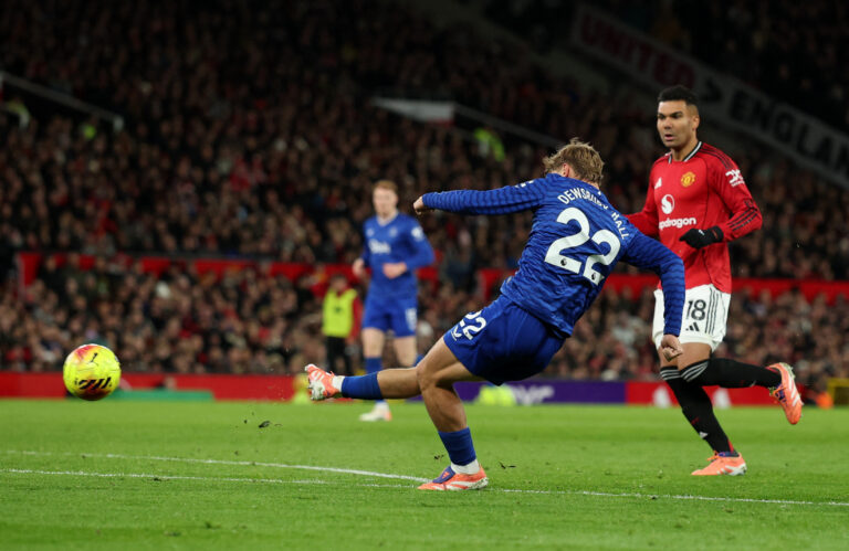 Man Utd beaten by 10-man Everton after Gueye clashes with team-mate Keane