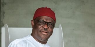 Nigerians praise young soldier for standing up to powerful minister