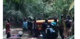 Shock as family swims with corpse in Sofokrom burial ritual