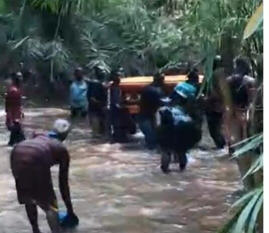 Shock as family swims with corpse in Sofokrom burial ritual