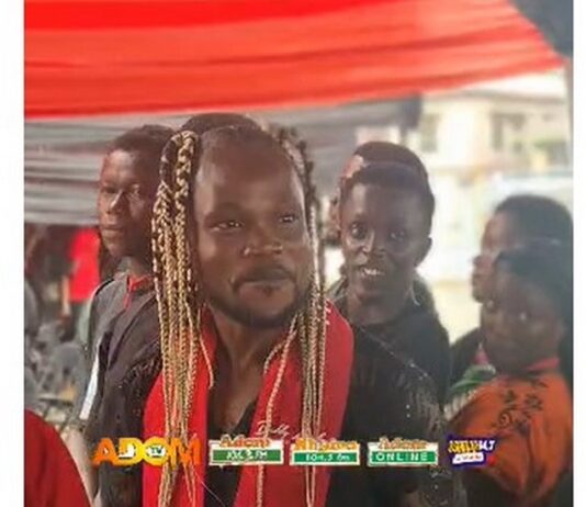 Daddy Lumba look-alike stuns mourners at final funeral rites