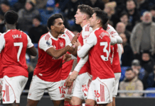 Arsenal return to the top with victory at Everton