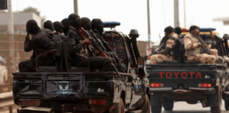 Thousands of Nigerians flee after gang leader threatens to kill them