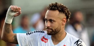 Neymar extends Santos deal in bid for World Cup call-up