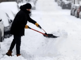 Hundreds of thousands without power as major winter storm hits US