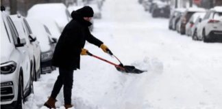 Hundreds of thousands without power as major winter storm hits US