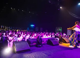 Adom Strictly Highlife: Crowd goes wild as Akosua Agyapong steps up with show-stopping performance