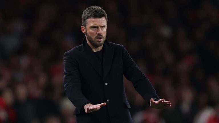 Carrick not ruling out Man Utd deadline day moves