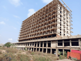 Tema Meridian Hotel redevelopment: Youth protest private developer’s takeover and destroys new fence wall