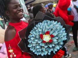 Kenyans drop flowers for Valentine’s bouquets of cash; not everyone is impressed