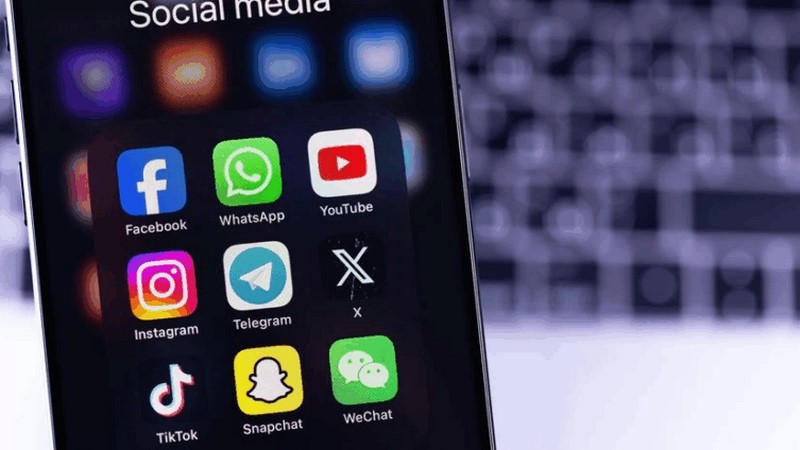 Social media bans and digital curfews to be trialled on UK teenagers