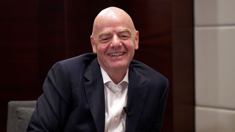 Infantino apologises for jokes about British fans