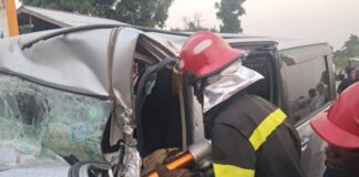 One killed as Toyota Voxy crashes into truck at Teacher Mantey