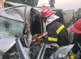 One killed as Toyota Voxy crashes into truck at Teacher Mantey