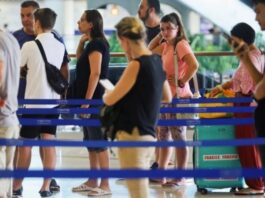 Limited flights leave UAE but disruption continues amid Iran strikes