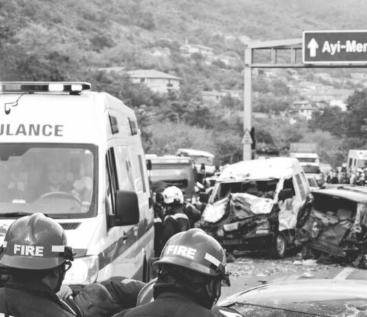 Multiple vehicles involved in accident at Ayi Mensah