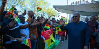 Mahama receives rousing welcome from Ghanaian community in France