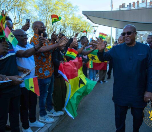 Mahama receives rousing welcome from Ghanaian community in France
