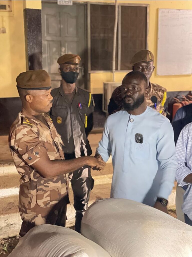 Ahafo YEA Director presents poultry feed, bags of rice to Kenyasi Prison Camp