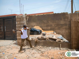 Taskforce demolishes fence wall for encroaching on cul-de-sac in Awudome Estate