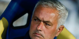 Mourinho completes unbeaten season with Benfica