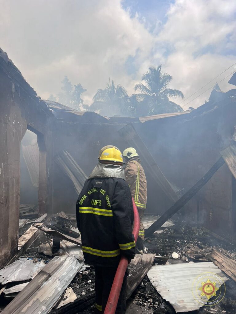 GNFS contains fire outbreak at Atekyem in Koforidua