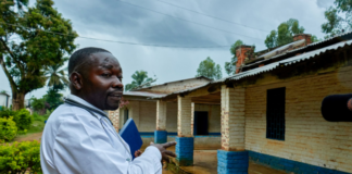 Ebola patients flee in attacks on Congo health facilities, hobbling response
