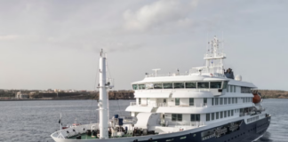Last passengers leave hantavirus-hit cruise ship as three more test positive