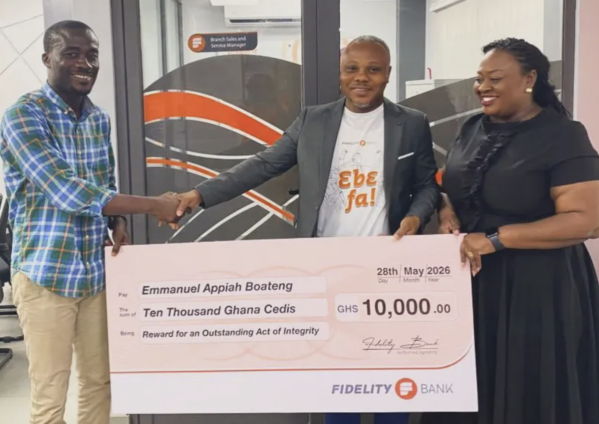 Fidelity Bank rewards man who returned GH¢4,000 found at ATM with GH¢10,000