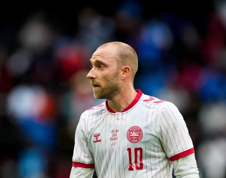 Christian Eriksen ‘conscious and doing well’ after collapsin