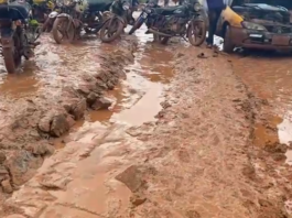 Drivers block Shama–Nyankrom road over poor condition; undertake self-help repairs