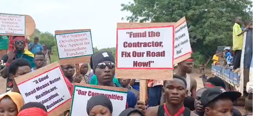 Kulaw youth protest stalled Sawaba–Abrumase road, petition Mahama for funds