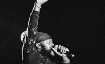Stonebwoy pays emotional tribute to Fantan Mojah after reggae star’s death