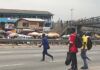 Pedestrians risk lives crossing Lapaz road despite dangers